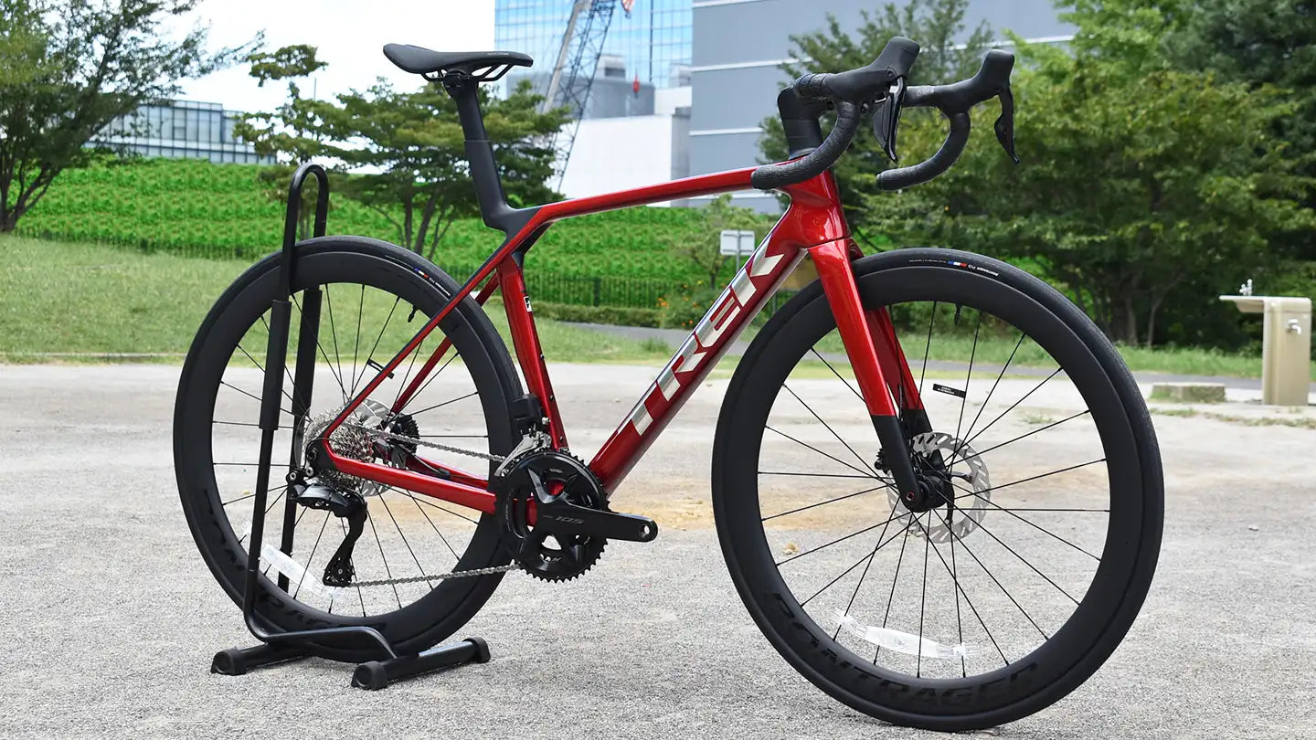 2026 Madone SL 6 は何が変わった？カラーとホイールの違いに注目
