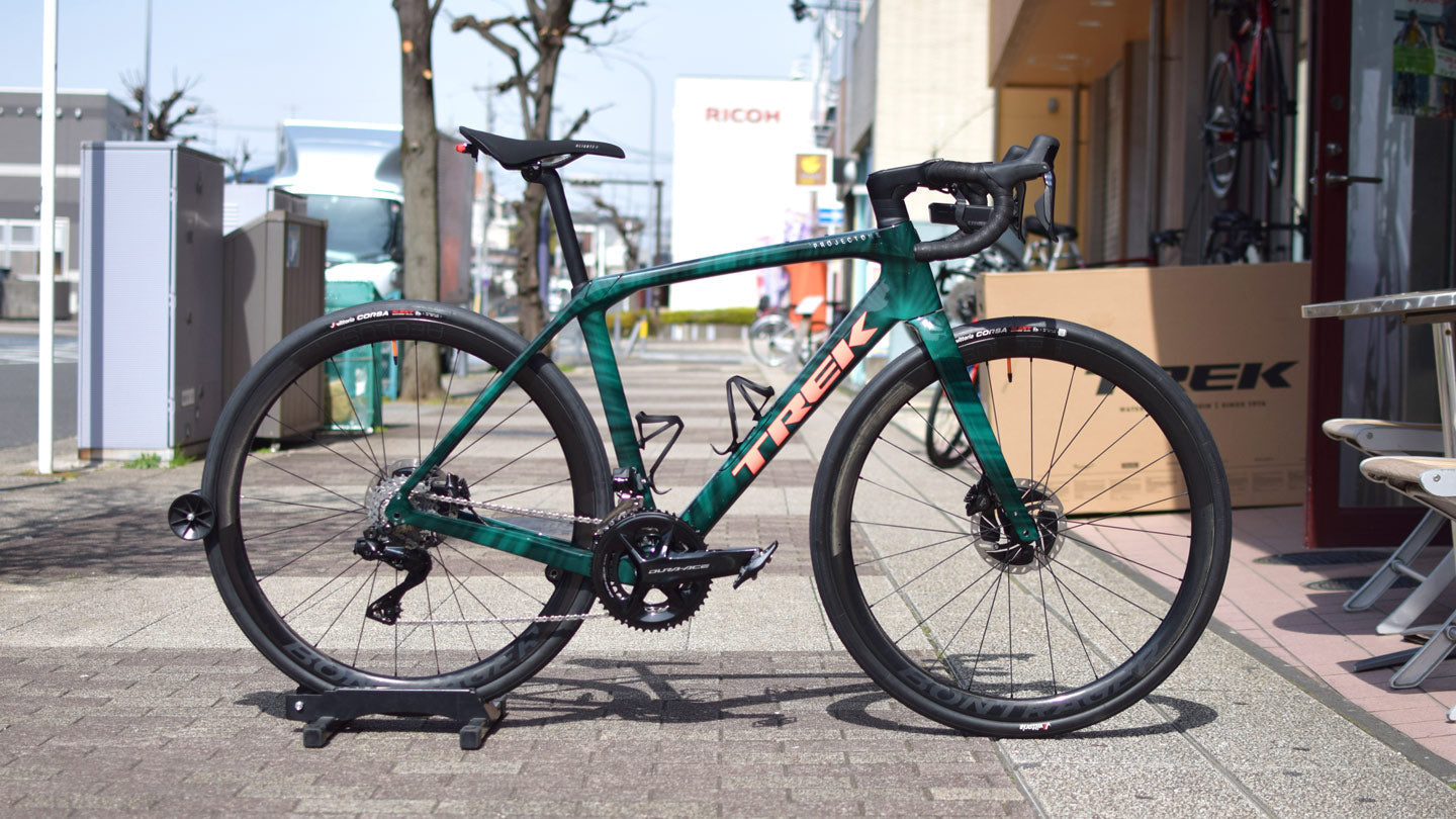 Domane SLR9 Gen4 – ブラック×グリーンのTie Dyeカスタム（ICON テーマ