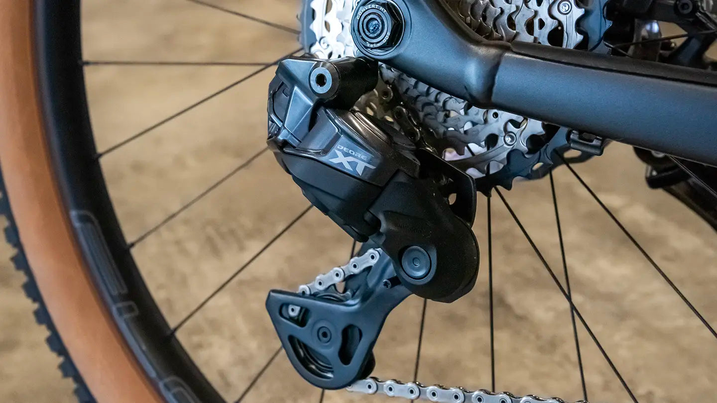 Shimano XT Di2 M8250 vs SRAM AXS｜乗り比べてわかった、再びDi2を