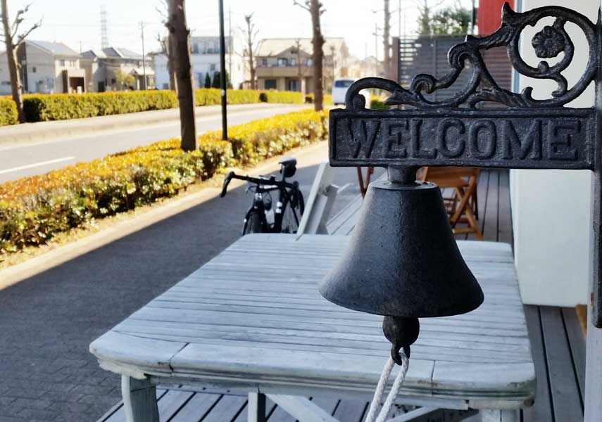 サイクリング途中で見つけた雑貨屋さん的佇まいのベーカリー&カフェ青と台所(埼玉県吉川市)