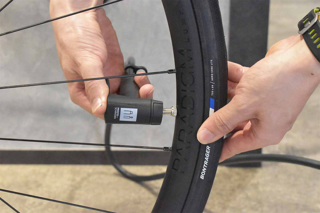 空気入れの口金を挿した状態