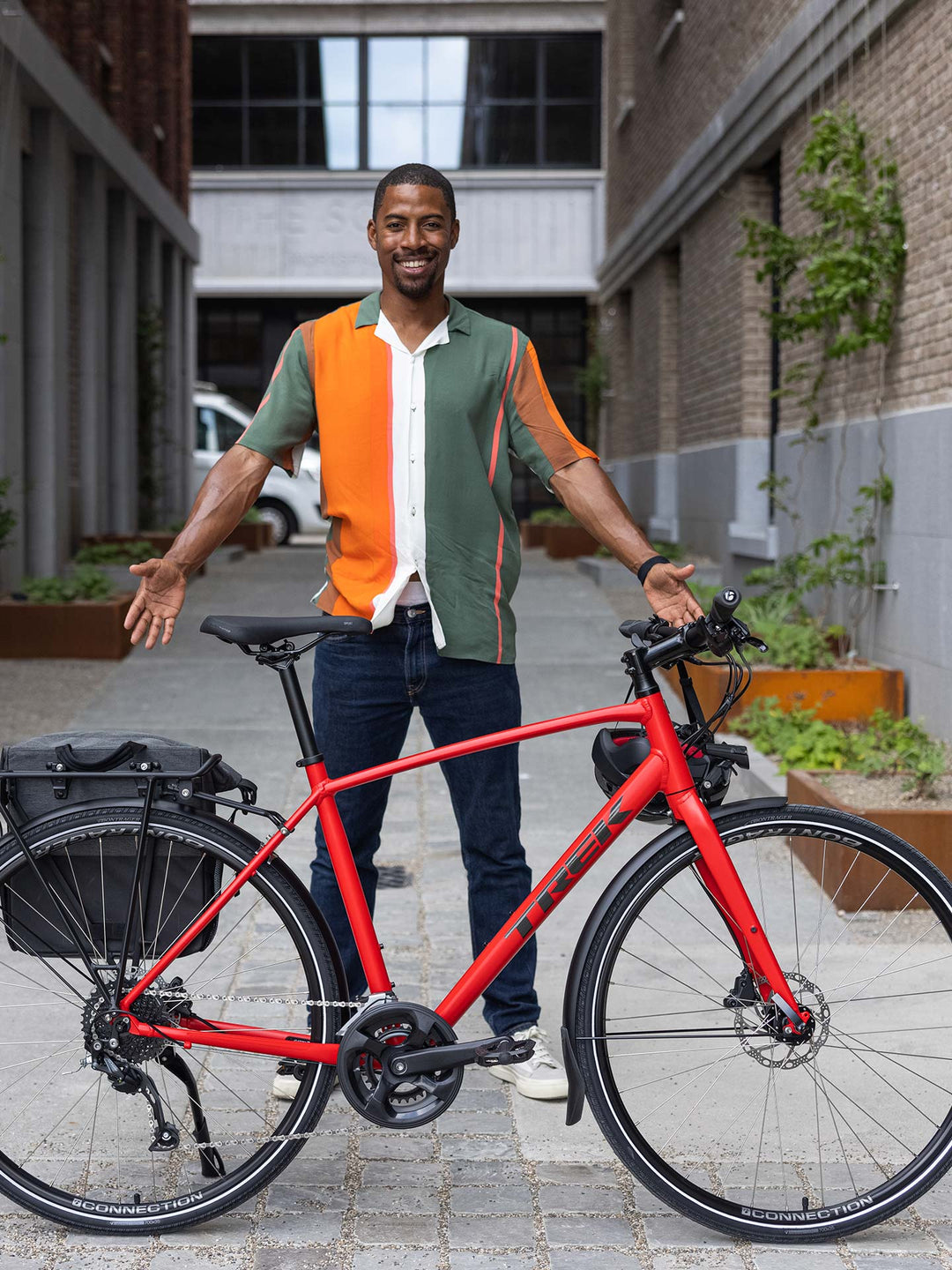 安定した操作性を誇るTREKクロスバイクの写真