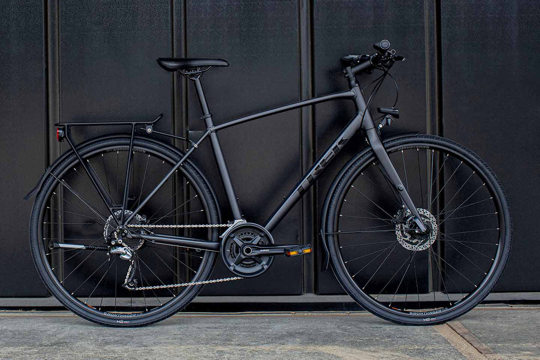 ブラックカラーのクロスバイク