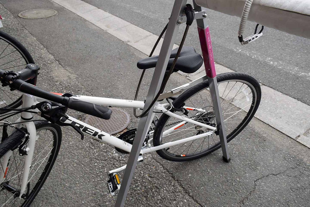 高い位置に鍵をかけている写真