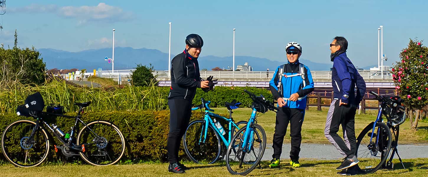 お客様とのライドイベントの休憩中の一コマ