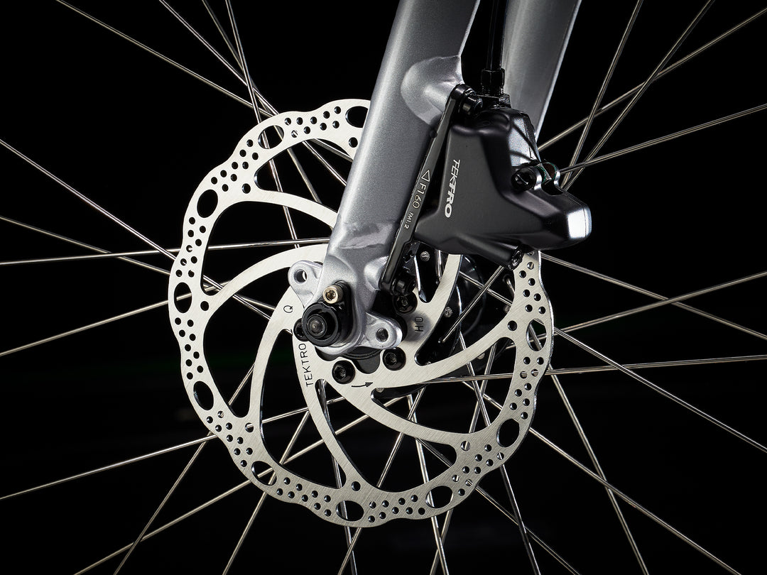 ディスクブレーキのローターとキャリパーの写真