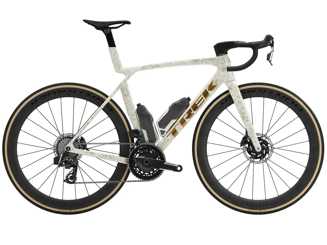 ブランド名:TREK、モデル名:Madone SLR 7 AXS Gen 8、カラー名:Era White / Supernova Marble、年式:2026