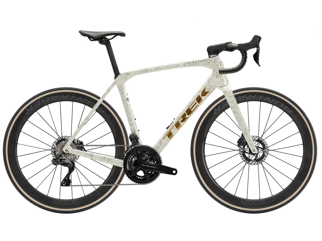 ブランド名:TREK、モデル名:domane slr 9 、年式:2026年、カラー:era white supernova marble