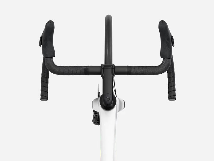 TREK Madone SL6 Gen8(2026年モデル)カラー:Gloss Crystal White/Matte Deep Smoke ハンドル真上から撮影