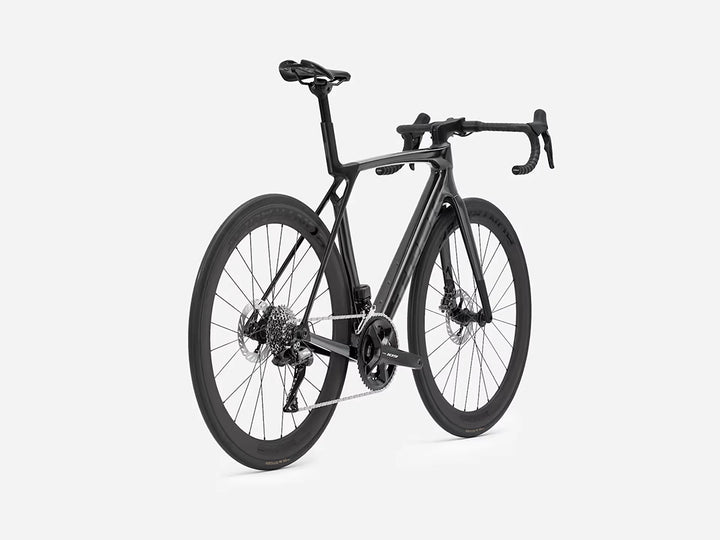 TREK Madone SL6 Gen8(2026年モデル)カラー:Gloss Dark Star/Matte Deep Smoke 右斜め後ろからの全体ショット