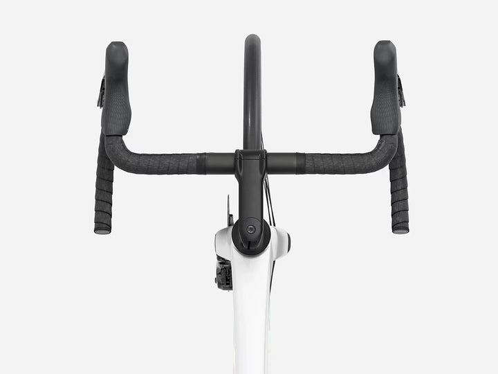 TREK Madone SL5 Gen8(2026年モデル)カラー:Gloss Crystal White/Matte Deep Smoke 真上からハンドル周りを撮影