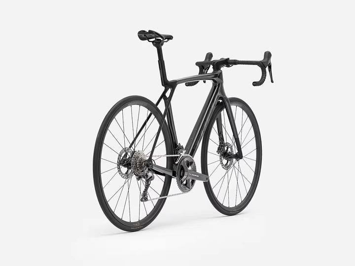 TREK Madone SL5 Gen8(2026年モデル)カラー:Gloss Dark Star/Matte Deep Smoke 右斜め後ろ方向からバイク全体