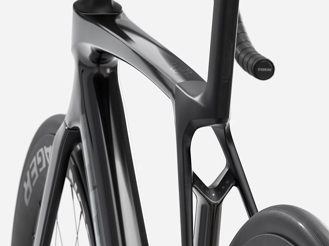 TREK Madone SL7 Gen8(2026年モデル)カラー:Gloss Dark Star/Matte Deep Smoke ISOフロー