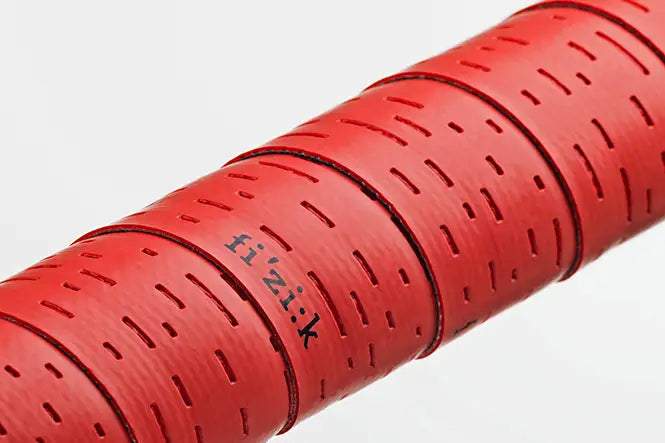 Fizik TERRA Solocush Tacky(フィジーク テラ ソロクッシュ タッキー)レッドをハンドルに巻いた状態
