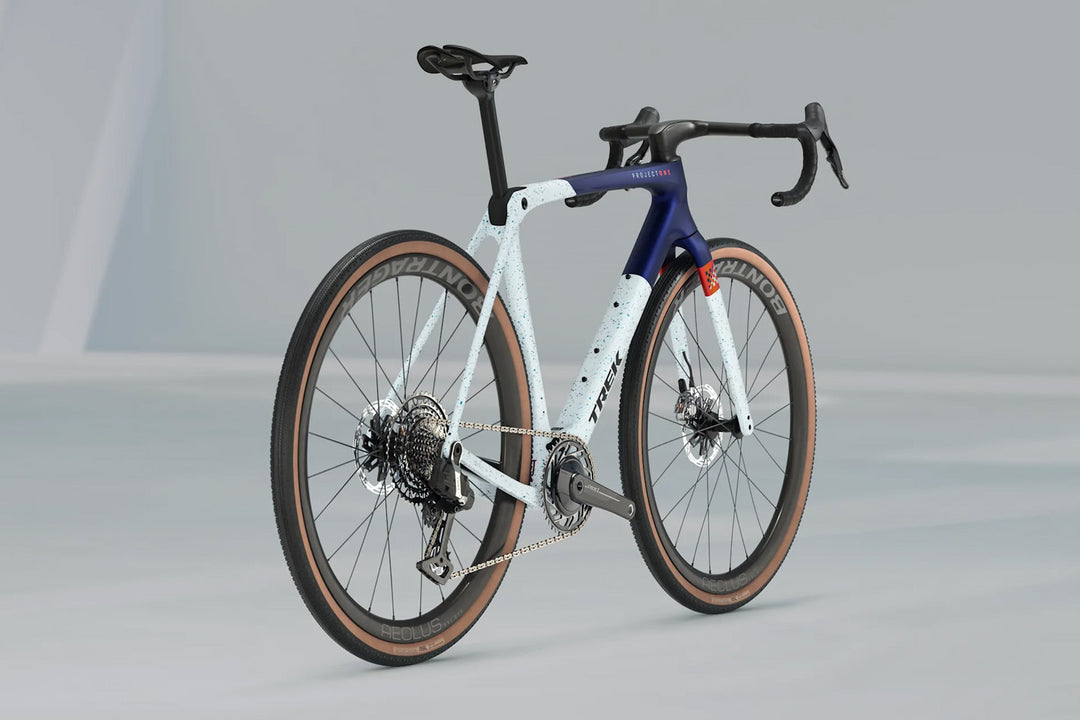 Checkmate SLR9 AXS(チェックメイトSLR9 AXS)のブルー系カラーを後方から捉えた写真