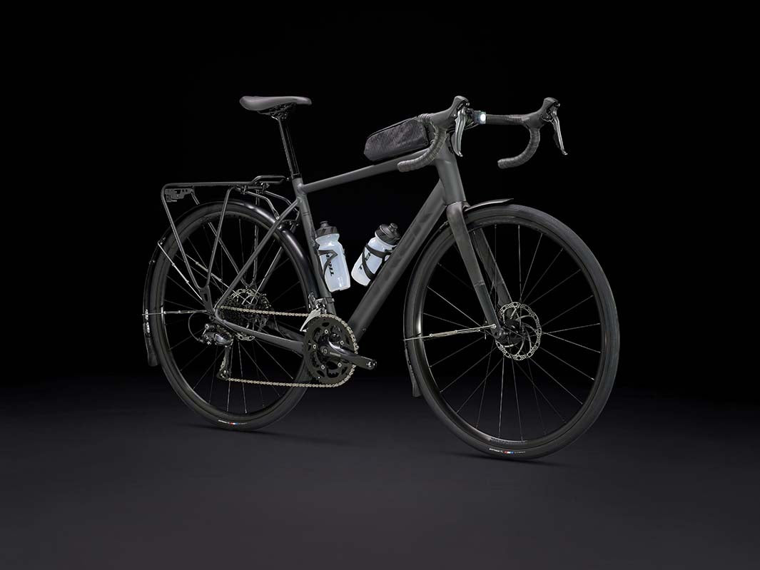 Trek Domane AL2(トレックドマーネAL2)に別売りのアクセサリー類を取り付けたイメージ