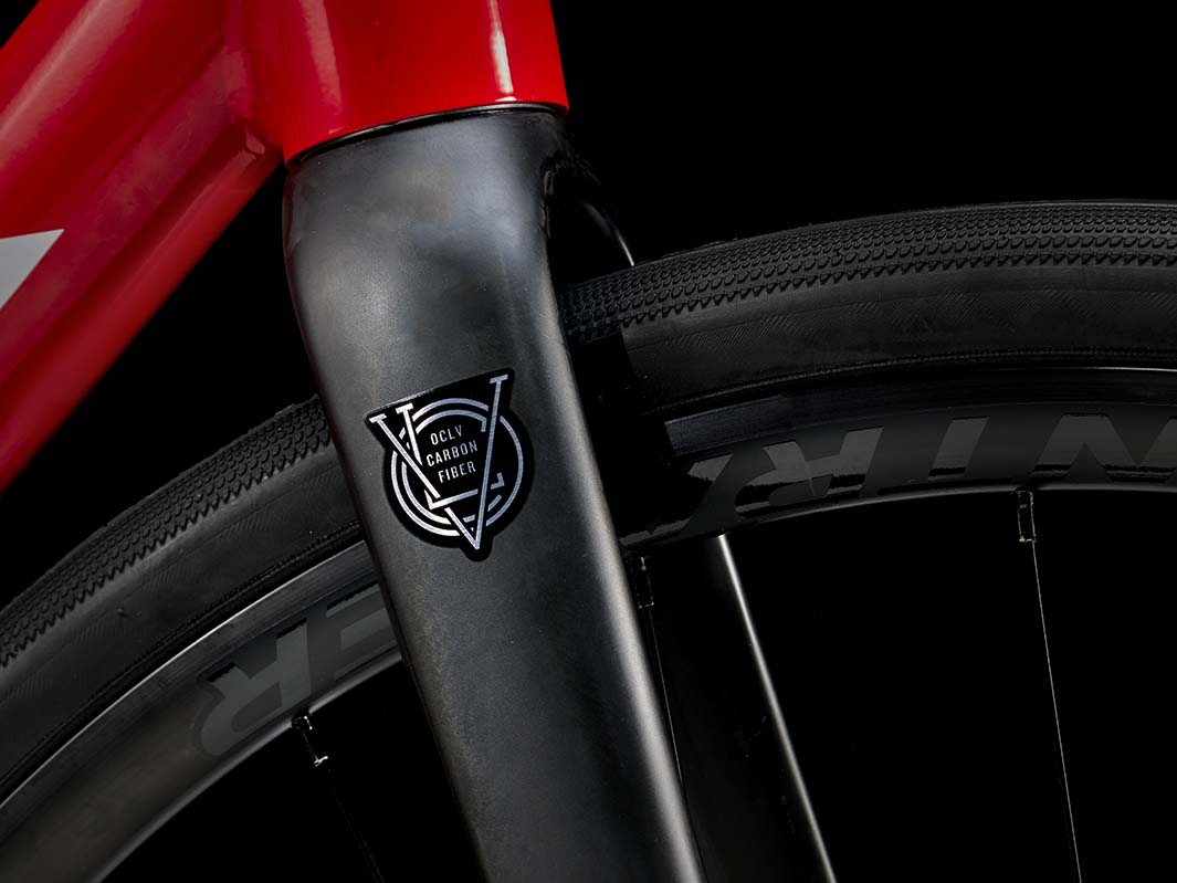 Trek Domane AL4 Gen4(トレック ドマーネAL4 Gen4)のOCLVカーボンフロントフォークの写真