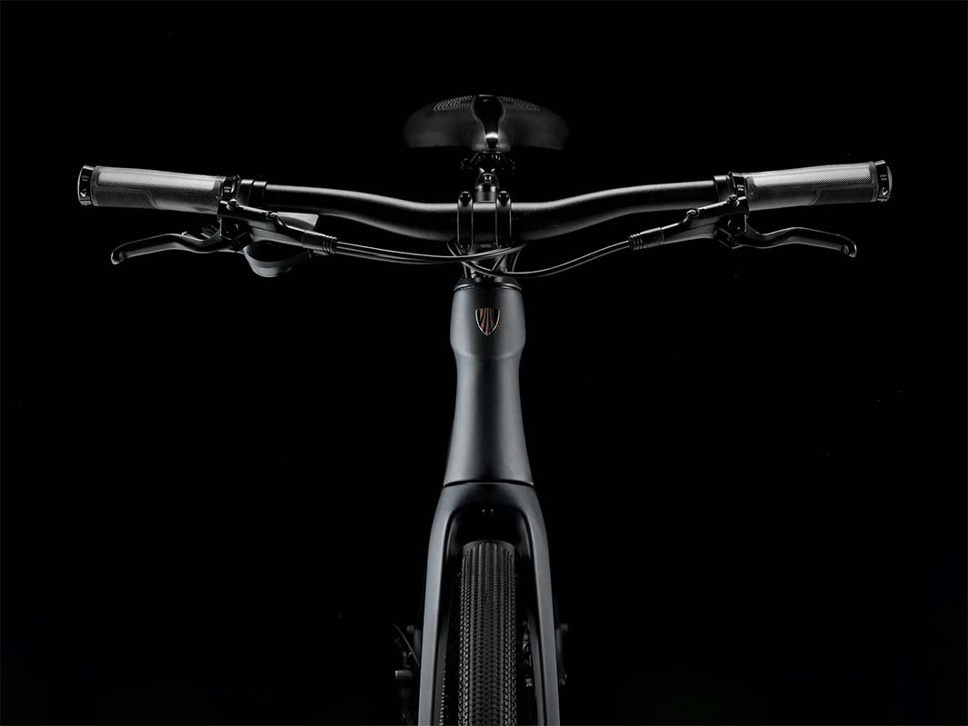 モデル名:トレック FXスポーツ4(Trek FX Sport 4)、撮影箇所:真正面から