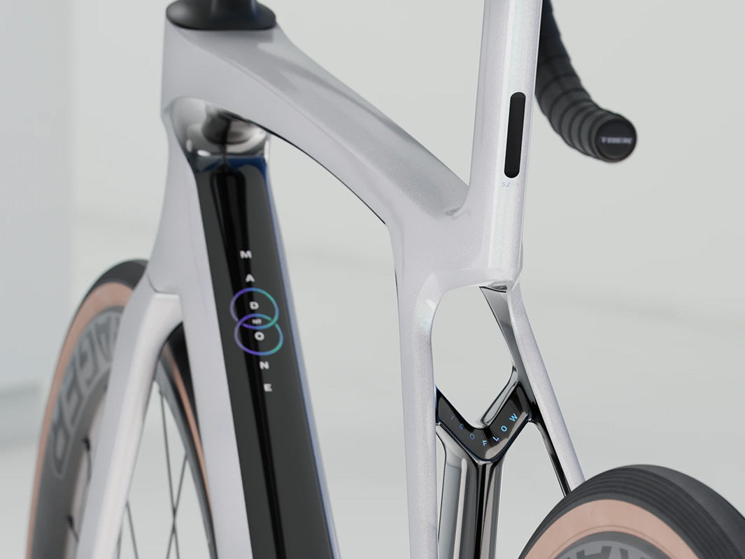 トレックマドンSL6 Gen8(Trek Madone SL6 Gen8)のホワイト(White Prismatic)のIsoFlow