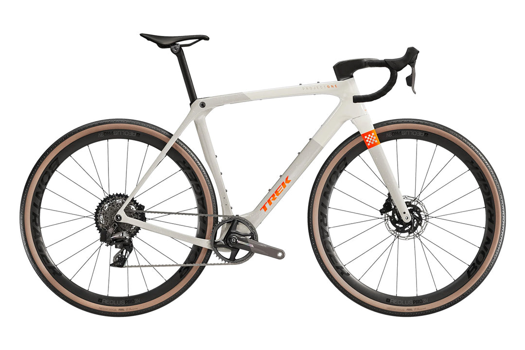 Trek Checkmate SLR7 AXS(トレックチェックメイトSLR7AXS)のカラーがEra-White-Buff-Beige(エラホワイト・バフベージュ)