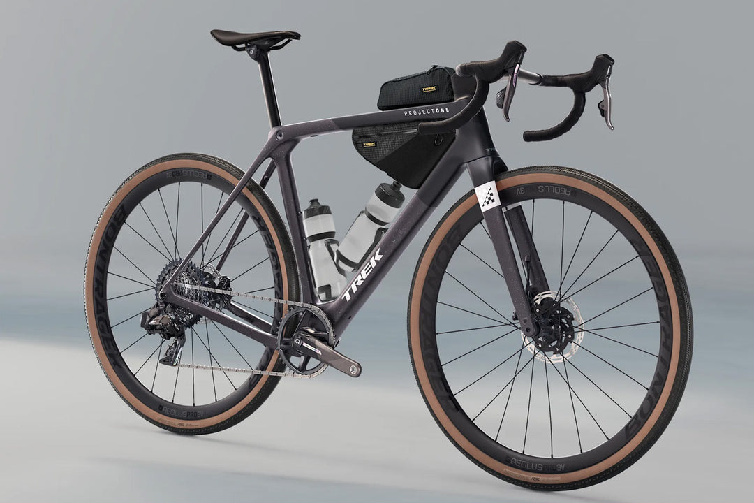 Trek Checkmate SLR7 AXS(トレック チェックメイトSLR7 AXS)に別売りアクセサリー類を取り付けた写真