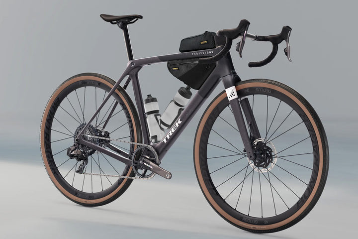 Trek Checkmate SLR7 AXS(トレック チェックメイトSLR7 AXS)に別売りアクセサリー類を取り付けた写真