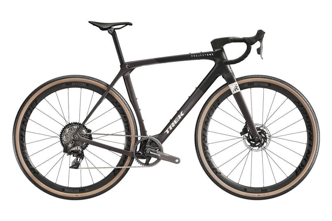 Trek Checkmate SLR7 AXSのカラーがGloss Trek Black/Matte Carbon Smoke(グロストレックブラック・マットカーボンスモーク)