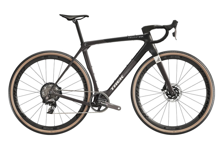 Trek Checkmate SLR7 AXSのカラーがGloss Trek Black/Matte Carbon Smoke(グロストレックブラック・マットカーボンスモーク)