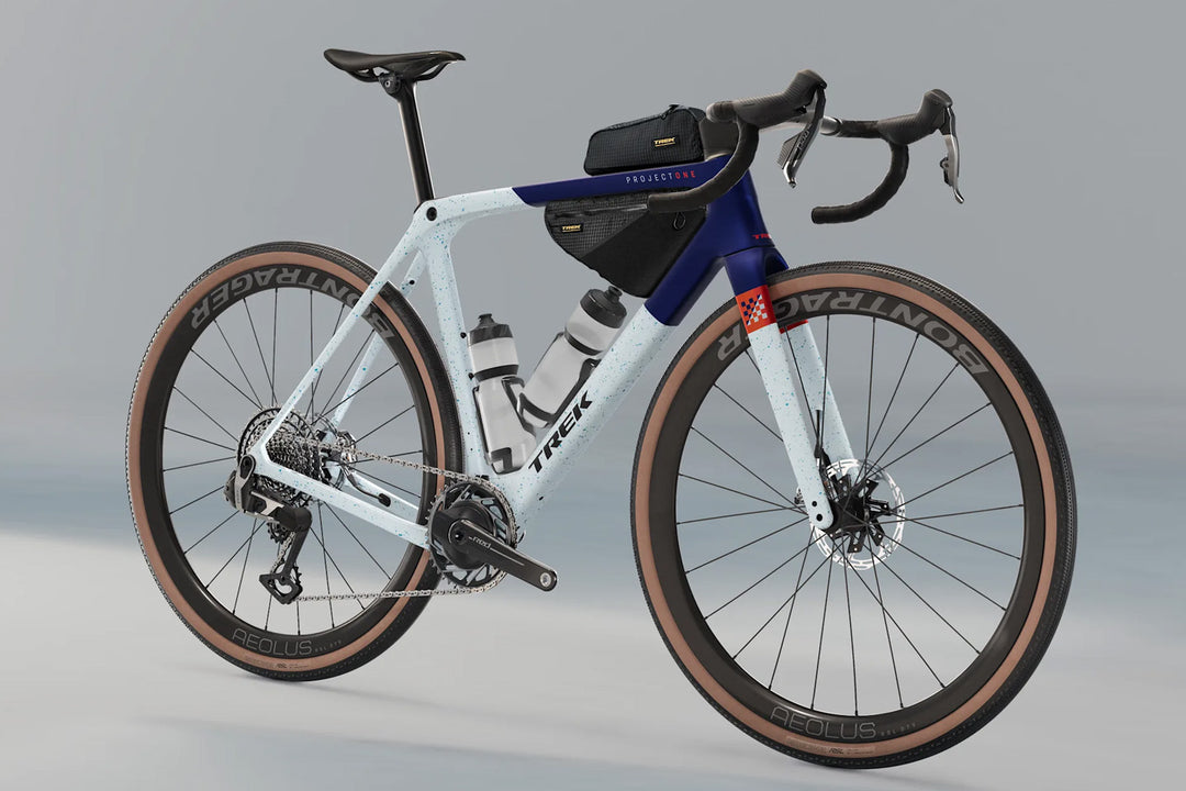 Checkmate SLR9 AXS(チェックメイトSLR9 AXS)のブルー系カラーに別売りのフレームバッグやボトルなどを取り付けた状態