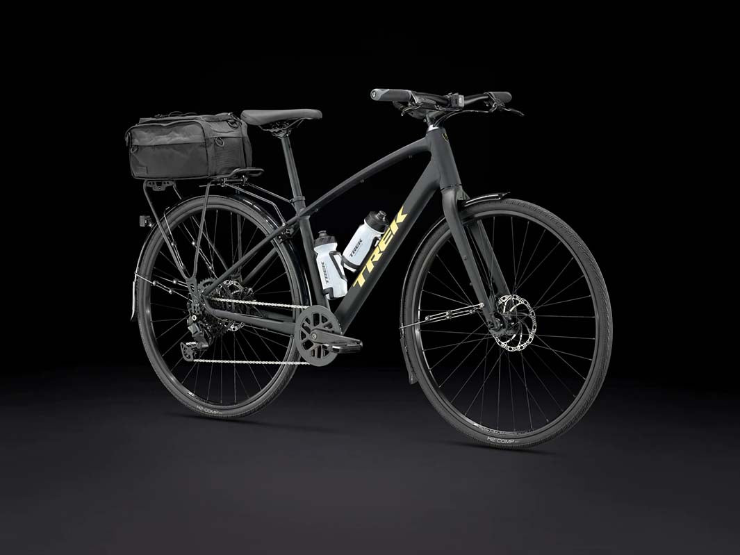 Trek FX2 Gen4 Matte Trek Blackにアクセサリー類を取り付けた写真2枚目
