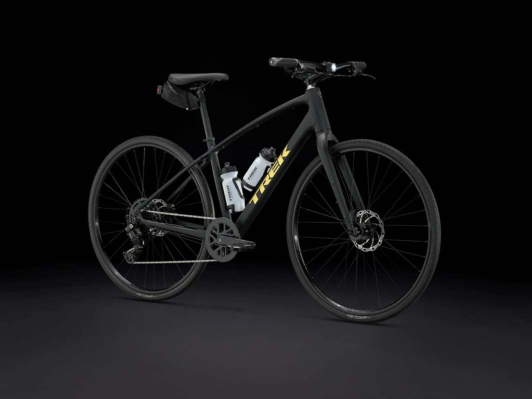 Trek FX2 Gen4 Matte Trek Blackにアクセサリー類を取り付けた写真1枚目