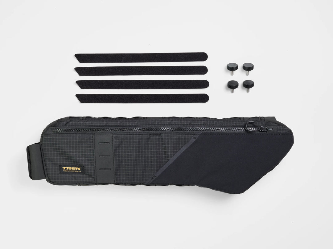 Trek Adventure Frame Bag(トレックアドベンチャーフレームバッグ)には4本のサムスクリューと4本のストラップが付属している。