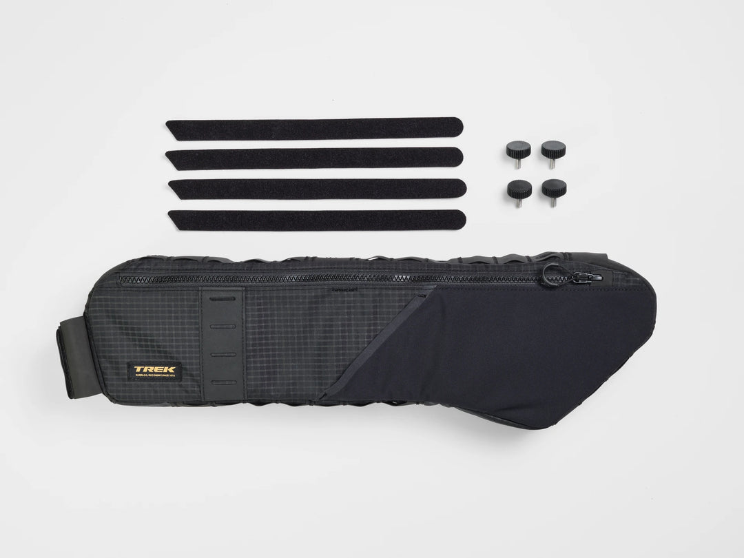 TrekAdventureFrameBag(トレックアドベンチャーフレームバッグ)にはバッグ本体とストラップ4本、サムスクリュー4個が付属