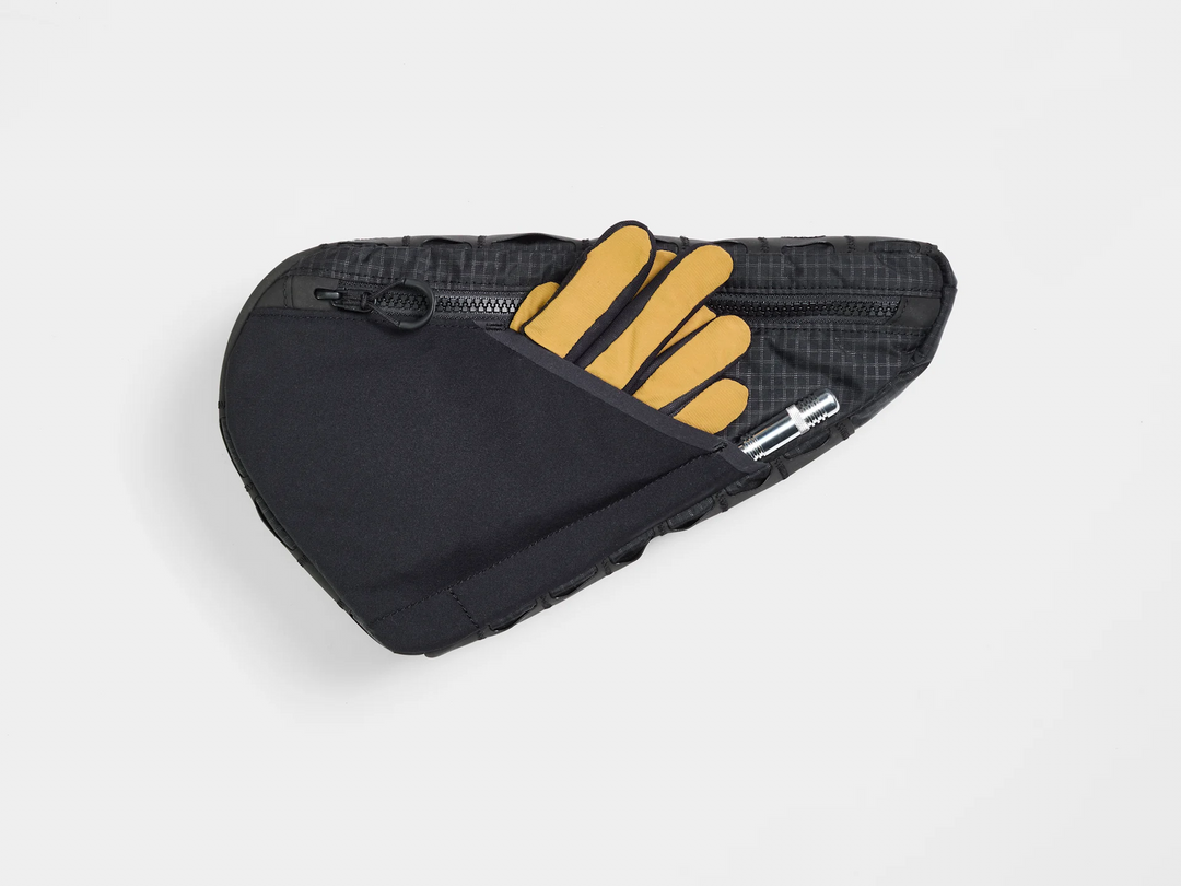 トレックアドベンチャートライアングルバッグ(Trek Adventure Triangle Bag)には先にポイケットが付属している