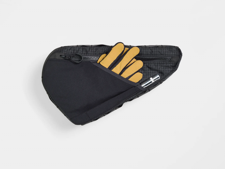 トレックアドベンチャートライアングルバッグ(Trek Adventure Triangle Bag)には先にポイケットが付属している