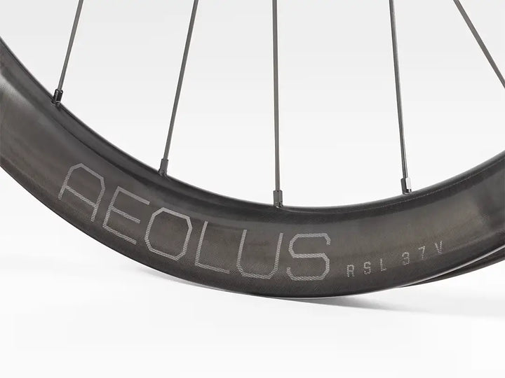 Bontrager Aeolus RSL 37V TLR ディスクロードホイール リム側面にレーザー加工のロゴが入る