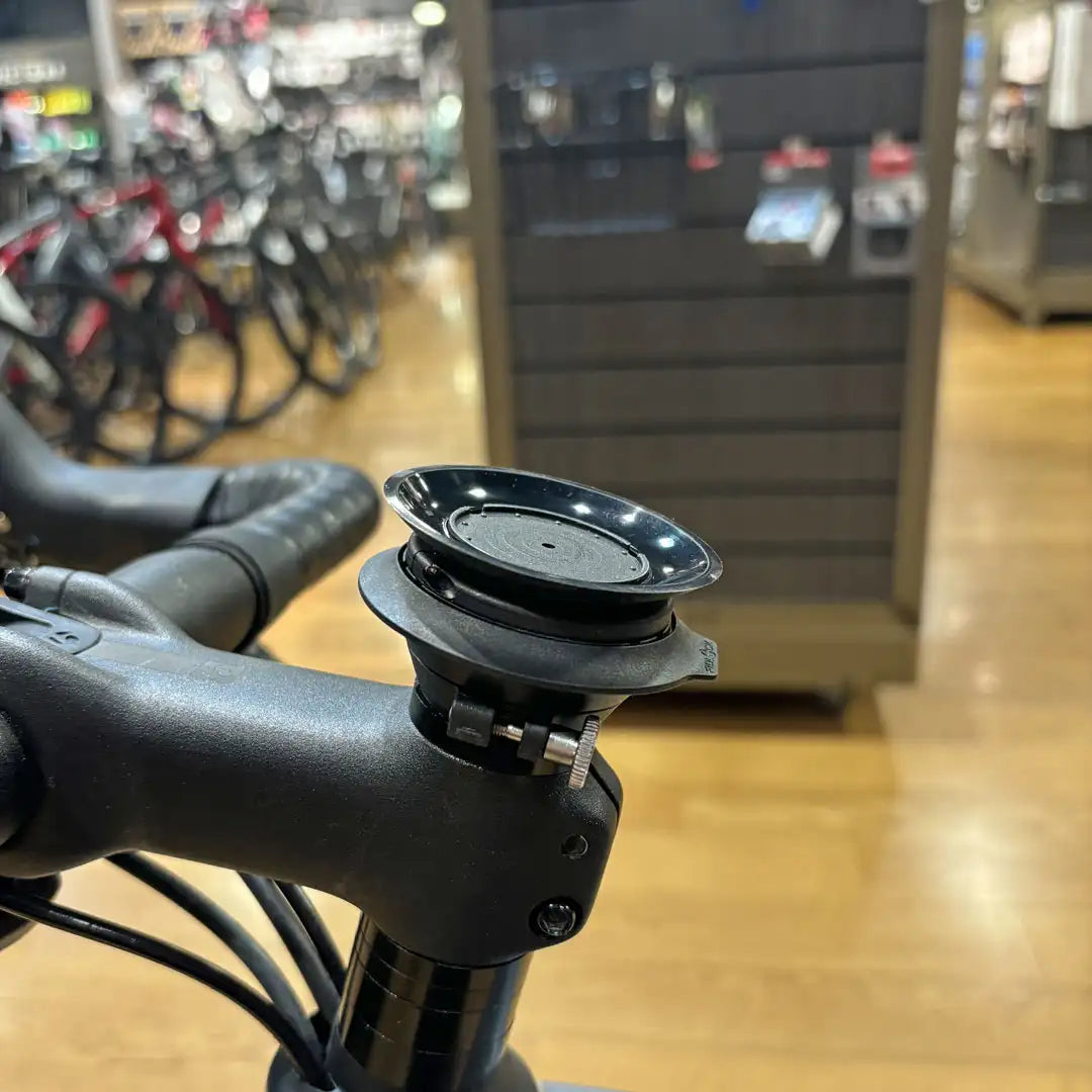 FIDLOCK VACUUM AHEAD CAP BASE(フィドロック バキューム アヘッドキャップ ベース)の取り付け画像