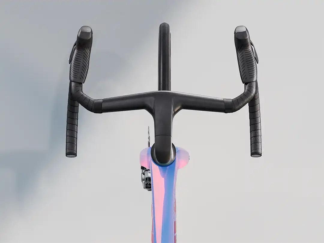 Madone SLR 9 AXS Gen 8 カラー:ICON Tête de la Course ハンドルを真上から撮影