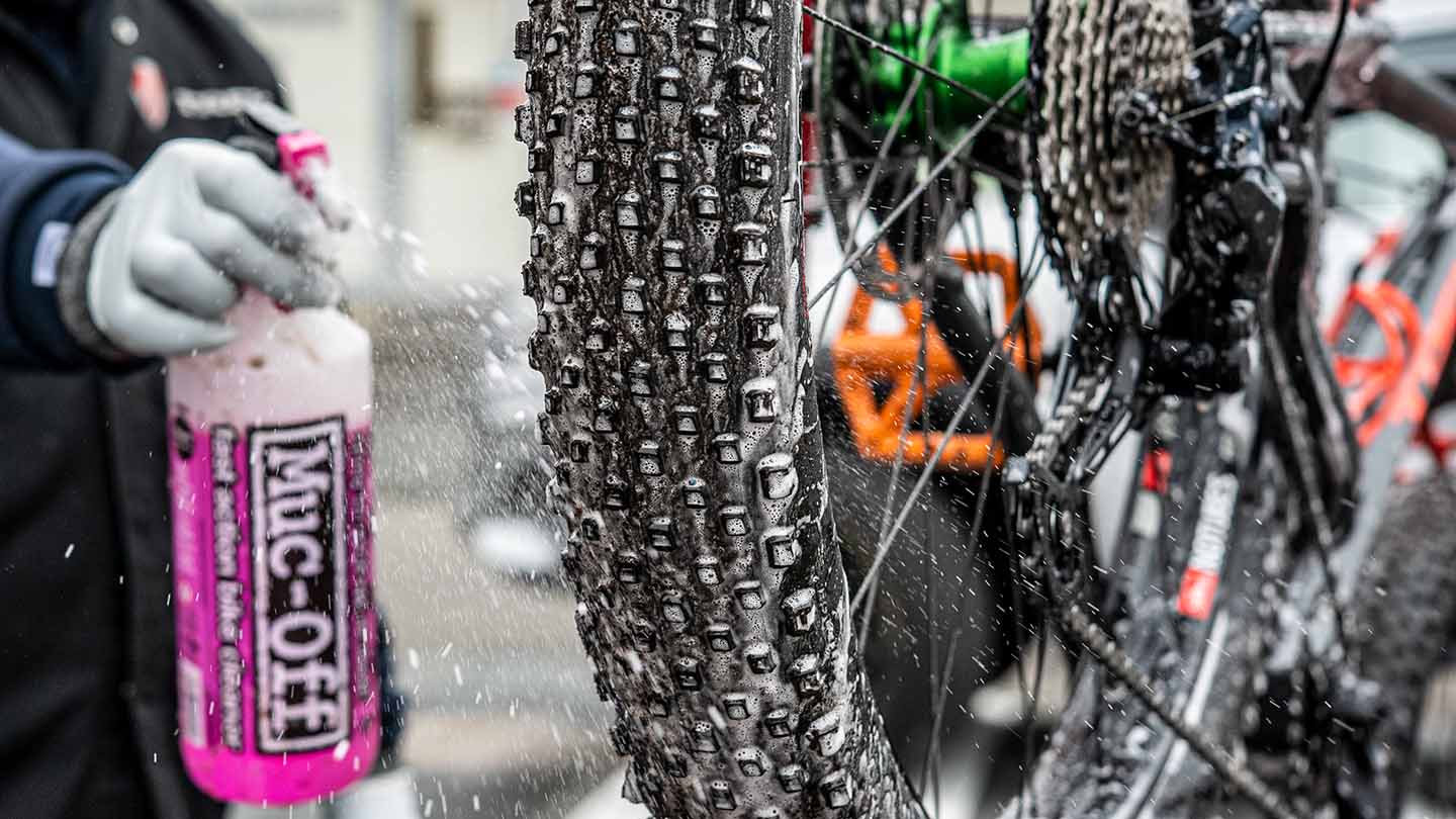 Muc-Off(マックオフ)製品を使用して実際に泥だらけのマウンテンバイクを洗車した時の一枚