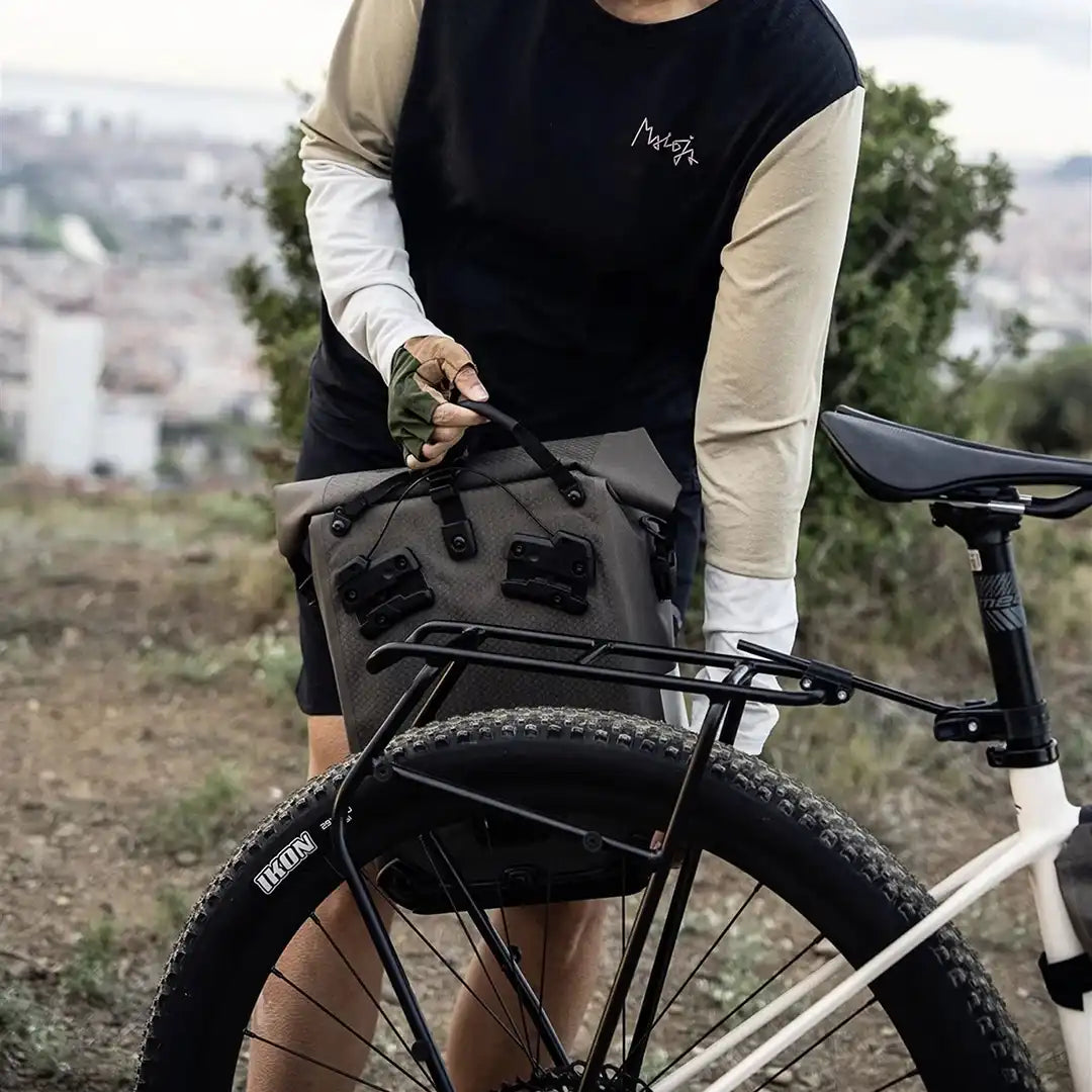 ORTLIEB(オルトリーブ) クイックラック XLをつけたMTBにサイドバッグを取り付けする
