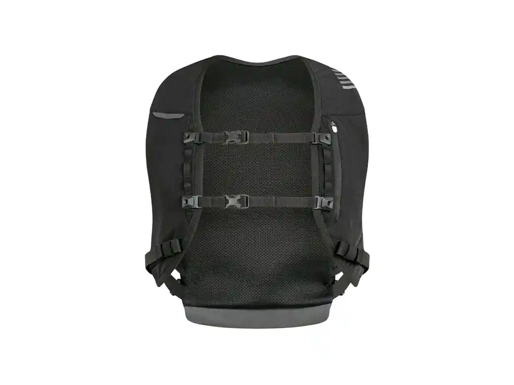 Rapha Pro Team Lightweightバックパック 背中側とショルダー&チェストストラップ
