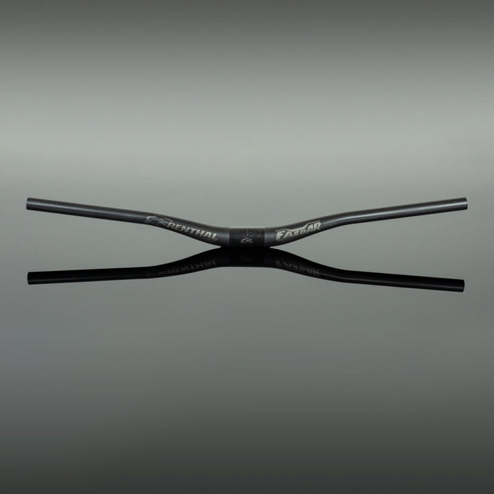 ブランド名:レンサル、商品名:ファットバー ライト カーボン 35、ライズ:30mm、ワイズ:760mm