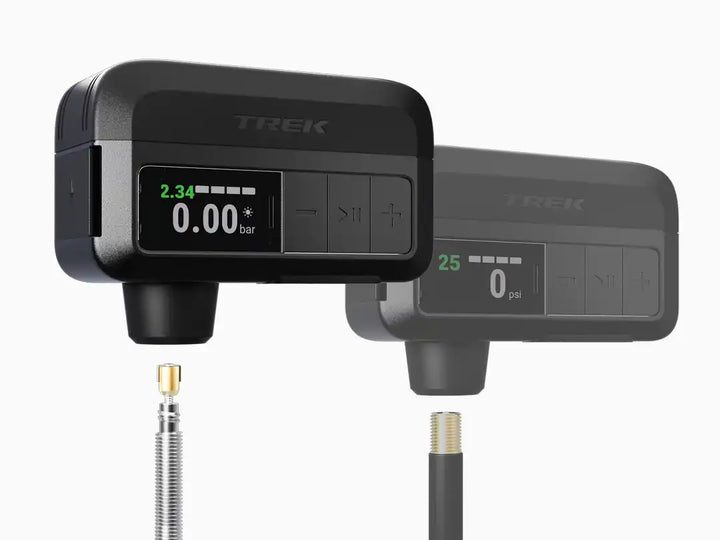 Trek Air Rush Electric Pump(トレック エア ラッシュ 電動ポンプ)仏式及び米式バルブアダプターが付属する