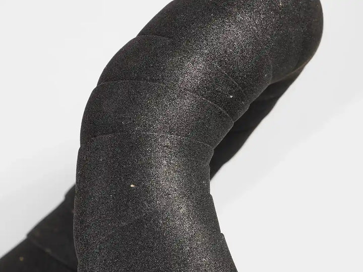 商品:Trek Double Gel Corkハンドルバーテープセット 色:ブラック 表面拡大