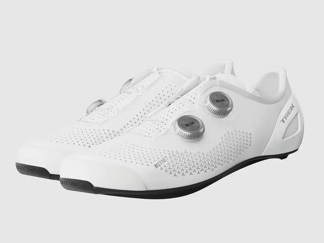 Trek RSLロードサイクリングシューズ カラー:White/Silver 斜め前方向から