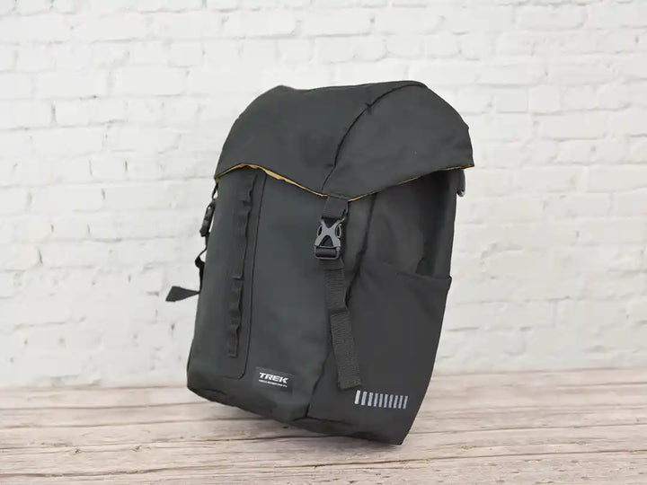 商品:TREK Single Pannier(トレックシングル パニア バッグ)斜め右方向からの写真