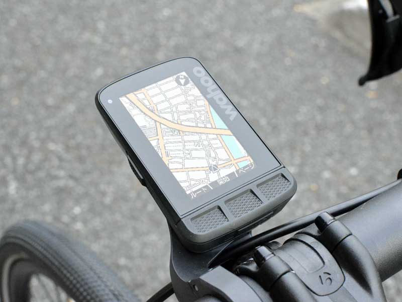 ワフーのエレメントロームをハンドルバーに取り付けた状態