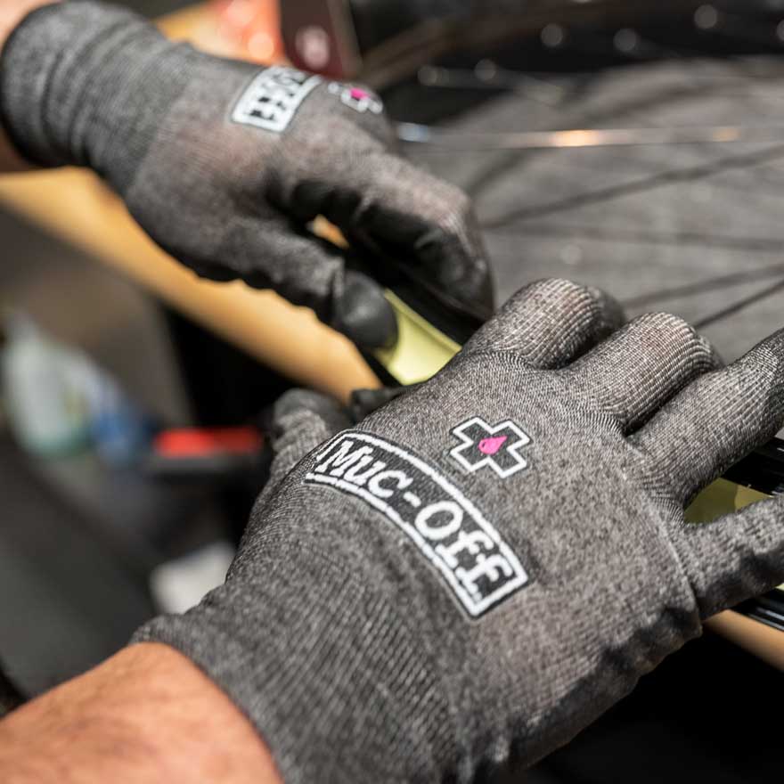 Muc-Off Mechanics Gloves（マックオフ メカニックグローブ）使用イメージ