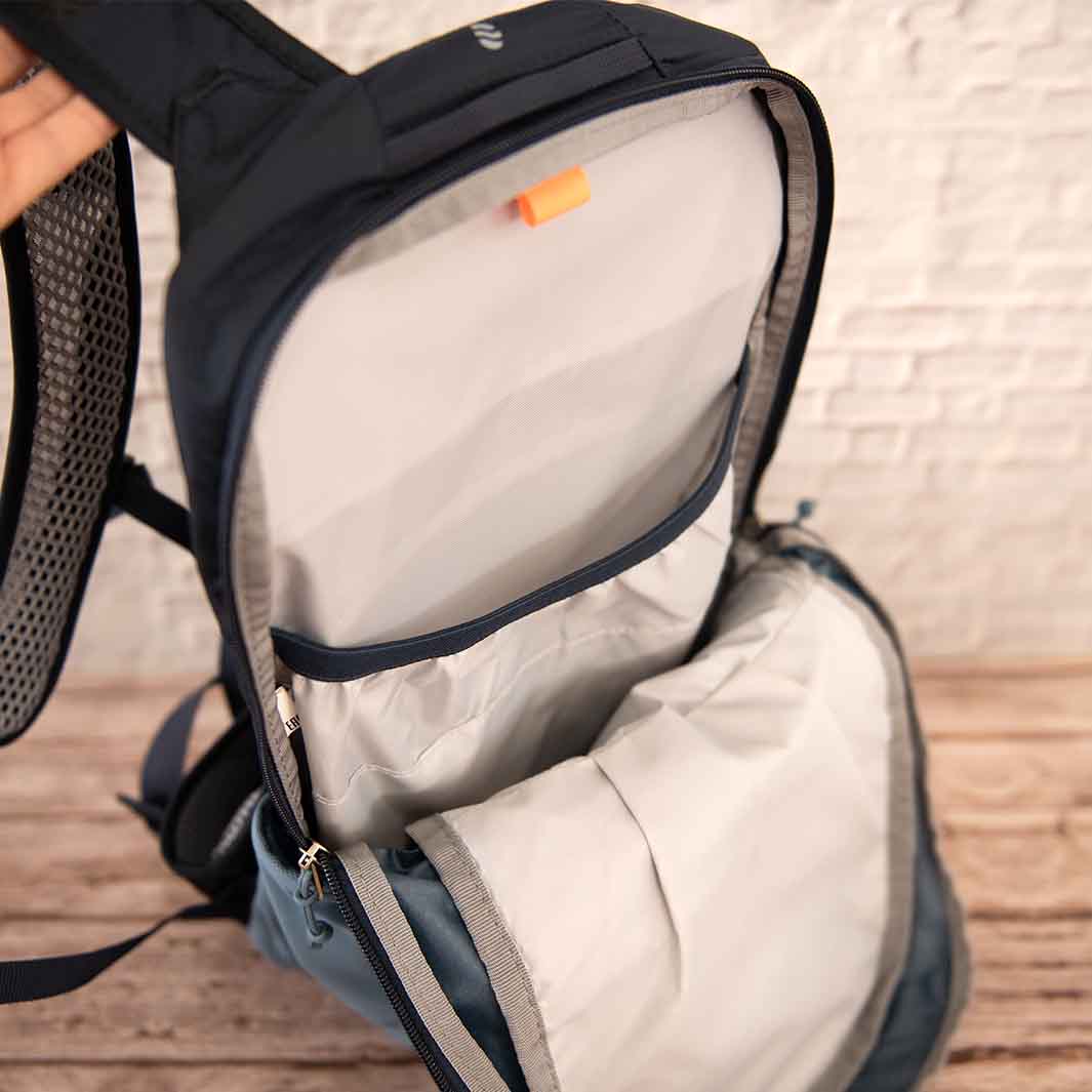 Deuter(ドイター)レースエアー10 バッグ内部