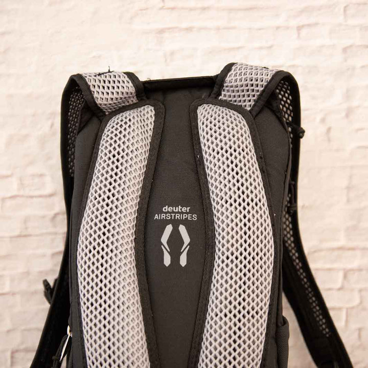 deuter(ドイター)レース8のエアーストライプス